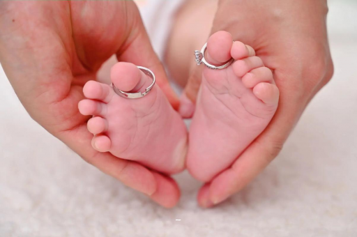 河间宝宝脸上长黑点